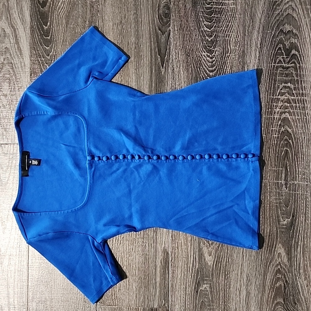 🦇 WHBM Forme Ribbed Stretch Button Tee 🦇 - Picture 2 of 5